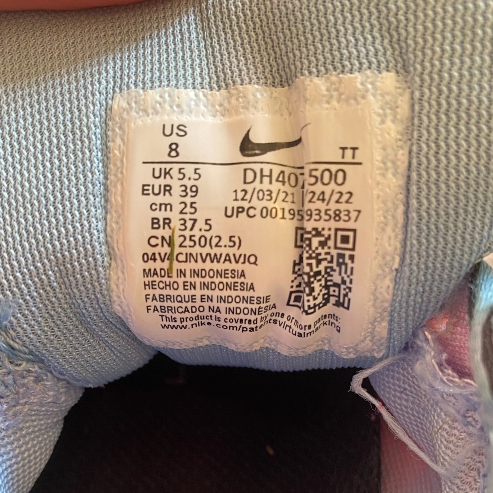 Nike Women's White Multi-Color Running Sneakers - Picture 9 of 10